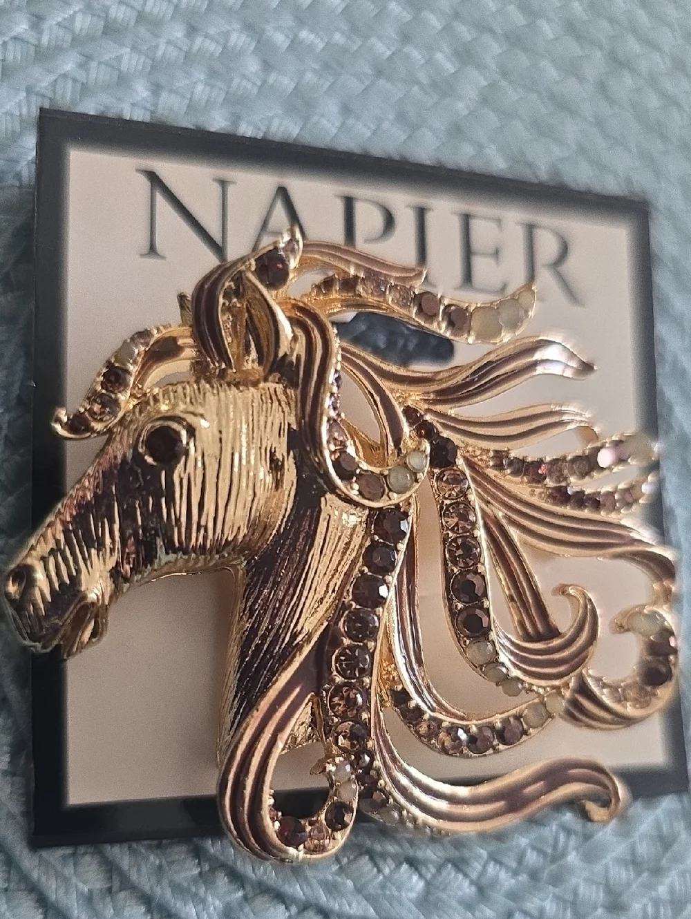 NAPIER BRAND BEAUTIFUL GOLDTONE HORSE FASHION JEWELRY PIN BROOCH